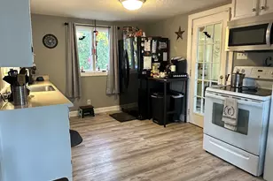 1031 Meriden Rd, Waterbury, CT 06705 - Photo 3