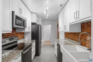 34 Charter Oak Pl, Hartford, CT 06183 - Photo 17