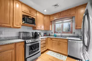 266 Knollwood Rd, Manchester, CT 06042 - Photo 3