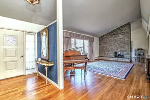 683 Royal Ln, Orange, CT 06477 - Photo 3