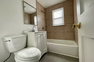 35 Baltic St, Hartford, CT 06112 - Photo 9