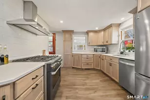 34 Perry Ave, Norwich, CT 06360 - Photo 7