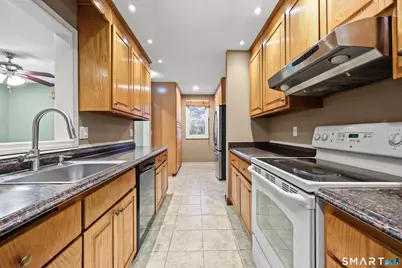 31 Oxford Court, Simsbury, CT 06070 - Photo 7