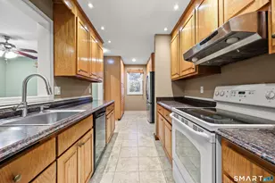 31 Oxford Ct, Simsbury, CT 06070 - Photo 7