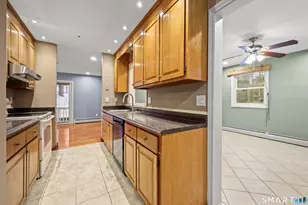 31 Oxford Ct, Simsbury, CT 06070 - Photo 9