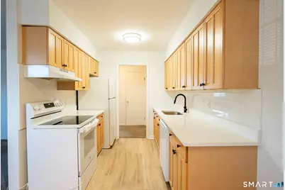 38 Enid Street #APT B, Bridgeport, CT 06606 - Photo 5