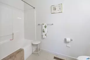 39 Phillips Farm Rd, East Hartford, CT 06118 - Photo 11