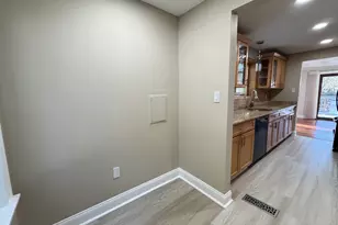 2 Highland Square, Avon, CT 06001 - Photo 11
