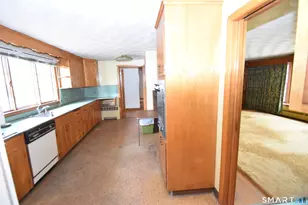 32 Hemlock St, East Hartford, CT 06111 - Photo 5