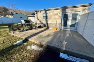 4 Hellstrom Rd, East Haven, CT 06512 - Photo 7