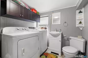 540 Lakeside Dr, Bridgeport, CT 06606 - Photo 25