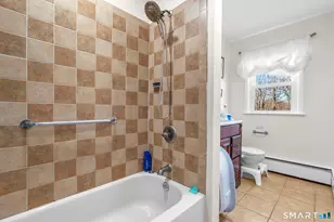 540 Lakeside Dr, Bridgeport, CT 06606 - Photo 19