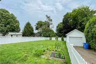 16 Meriden Ave, Meriden, CT 06451 - Photo 25