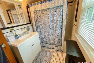 16 Meriden Ave, Meriden, CT 06451 - Photo 19