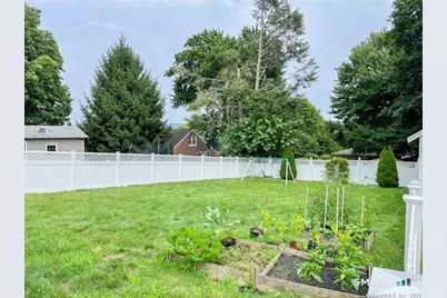 16 Meriden Avenue, Meriden, CT 06451 - Photo 27