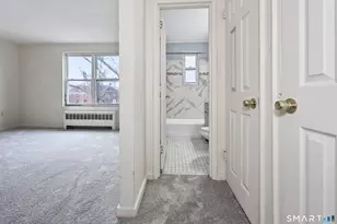 46 Nob Hill Cir, Bridgeport, CT 06610 - Photo 9