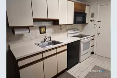 1162 Middle Turnpike West #APT B2, Manchester, CT 06040 - Photo 9