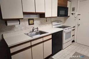 1162 Middle Turnpike W, Manchester, CT 06040 - Photo 9