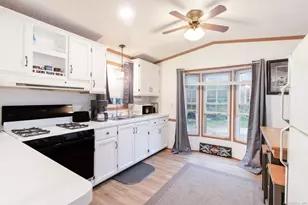 44 Hemlock Dr, Shelton, CT 06484 - Photo 5