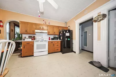 82 Bunker Hill Avenue, Waterbury, CT 06708 - Photo 11