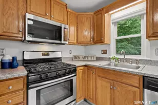55 Valley Rd, Hamden, CT 06514 - Photo 9