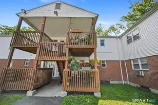 15 Cherry Hill Dr, Bridgeport, CT 06606 - Photo 5