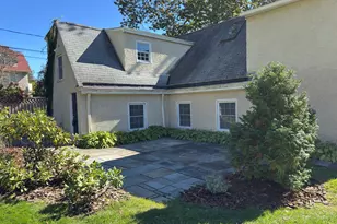 4 Sycamore Ln, West Hartford, CT 06117 - Photo 1