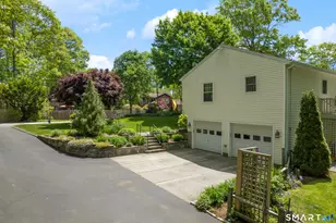 16 Laurelwood Dr, East Lyme, CT 06357 - Photo 3
