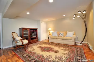 35 Wettleson Ave, West Hartford, CT 06107 - Photo 27