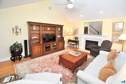 35 Wettleson Avenue, West Hartford, CT 06107 - Photo 3