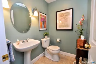 35 Wettleson Ave, West Hartford, CT 06107 - Photo 19