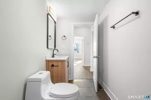 246 Judson Pl, Bridgeport, CT 06610 - Photo 9