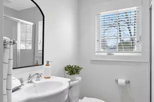 877 S Pine Creek Rd, Fairfield, CT 06824 - Photo 17