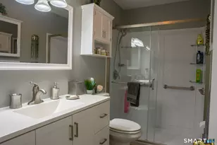 8B Kayview Ave, Bethel, CT 06801 - Photo 13