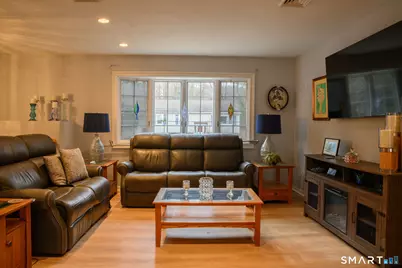 8B Kayview Avenue, Bethel, CT 06801 - Photo 5