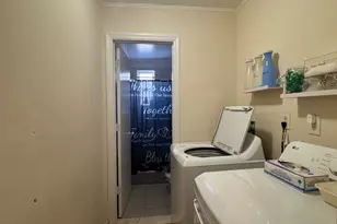 211 Louisiana Ave, Bridgeport, CT 06610 - Photo 11