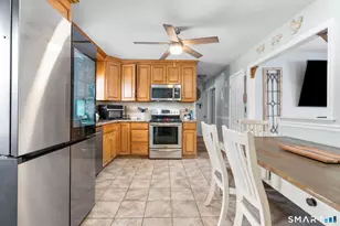 40 Iannotti Ln, Derby, CT 06418 - Photo 3