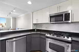 25 Forest St, Stamford, CT 06901 - Photo 11