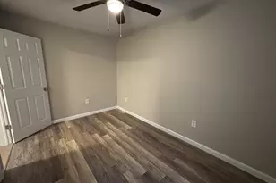 213 Golden Hill St, Bridgeport, CT 06604 - Photo 11