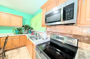 454 Pembroke St, Bridgeport, CT 06608 - Photo 11