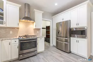 102 Coventry Ln, Trumbull, CT 06611 - Photo 9