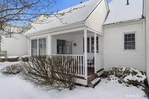 170 Thistle Pond Dr, Bloomfield, CT 06002 - Photo 3