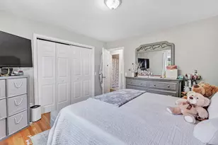 574 Thorme St, Bridgeport, CT 06606 - Photo 13