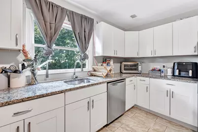 574 Thorme Street, Bridgeport, CT 06606 - Photo 9