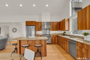 25 Sullivan Dr, Guilford, CT 06437 - Photo 9