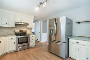 27 Fernwood Dr, Simsbury, CT 06070 - Photo 15