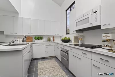 3-A Meetinghouse Lane, Old Lyme, CT 06371 - Photo 9