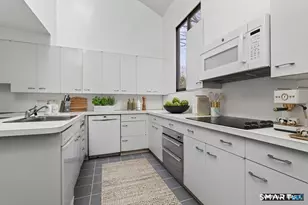 3-A Meetinghouse Ln, Old Lyme, CT 06371 - Photo 9