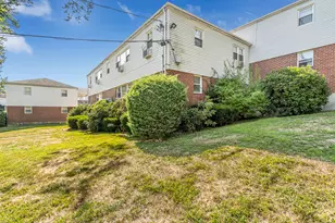 81 Cherry Hill Dr, Bridgeport, CT 06606 - Photo 17