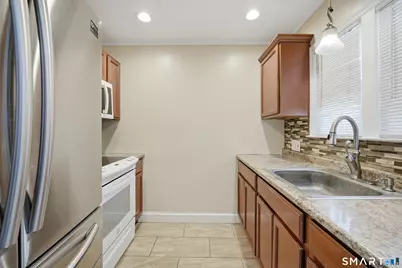 95 Middle Turnpike West #APT B4, Manchester, CT 06040 - Photo 5